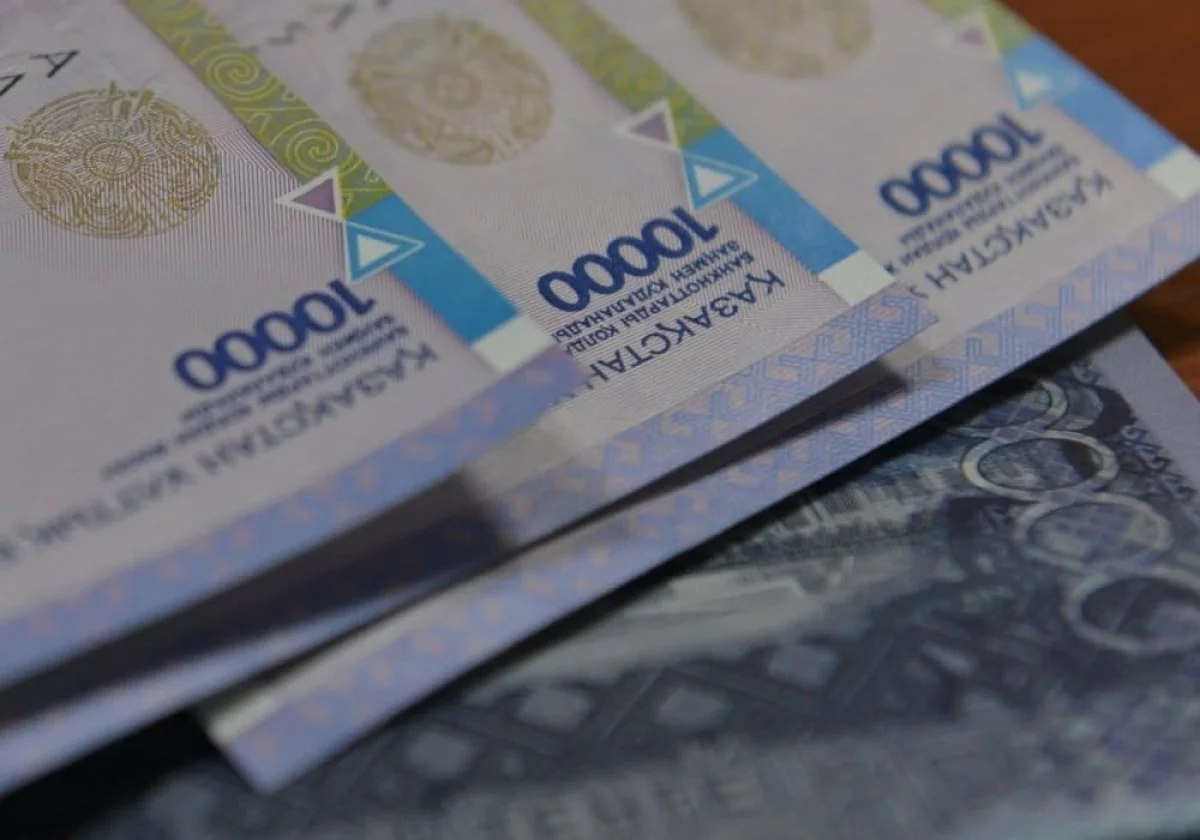 Взятку в сотни тысяч тенге получил директор школы