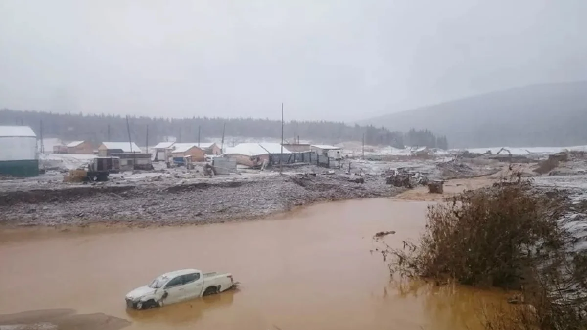 Видео с места прорыва дамбы на реке Сейбе