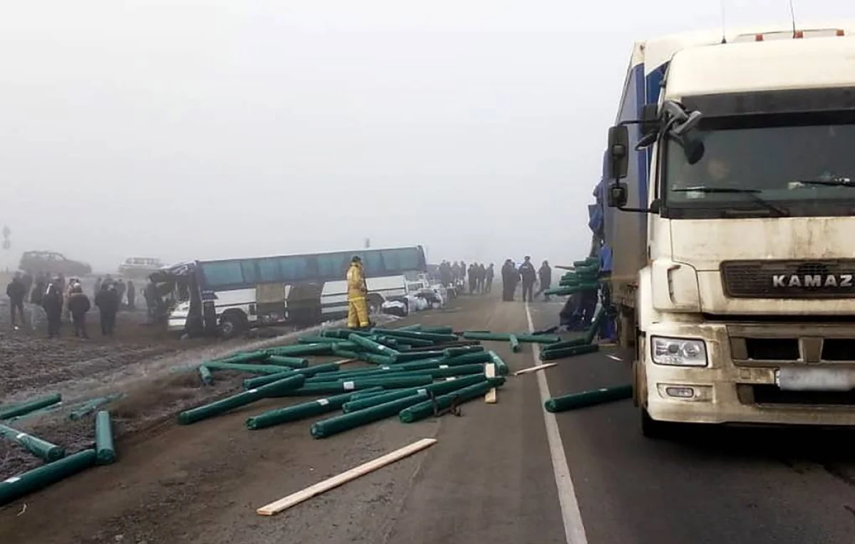 Автобус с казахстанцами врезался в грузовик под Волгоградом