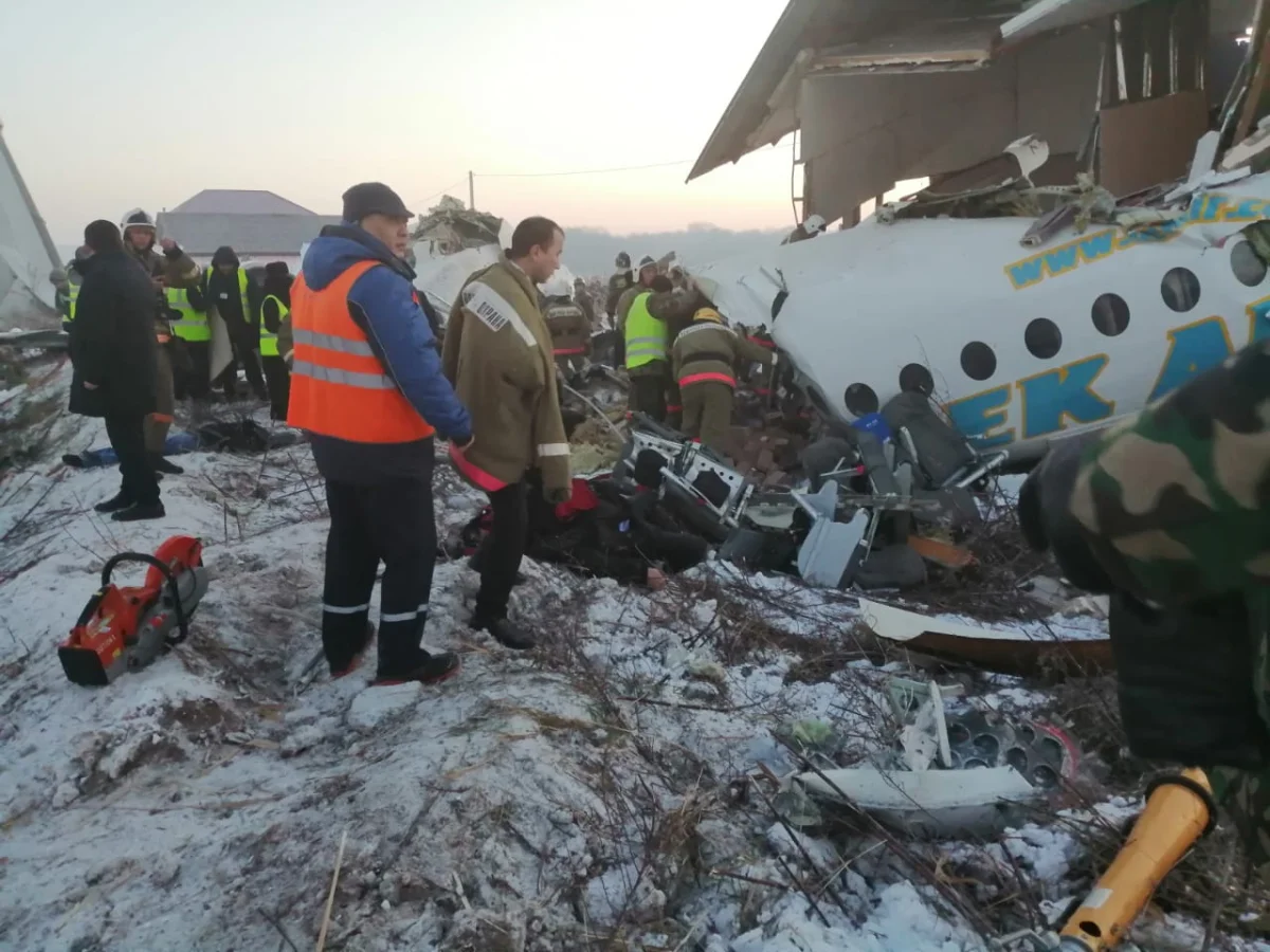 Самолет Bek Air упал в Алматы