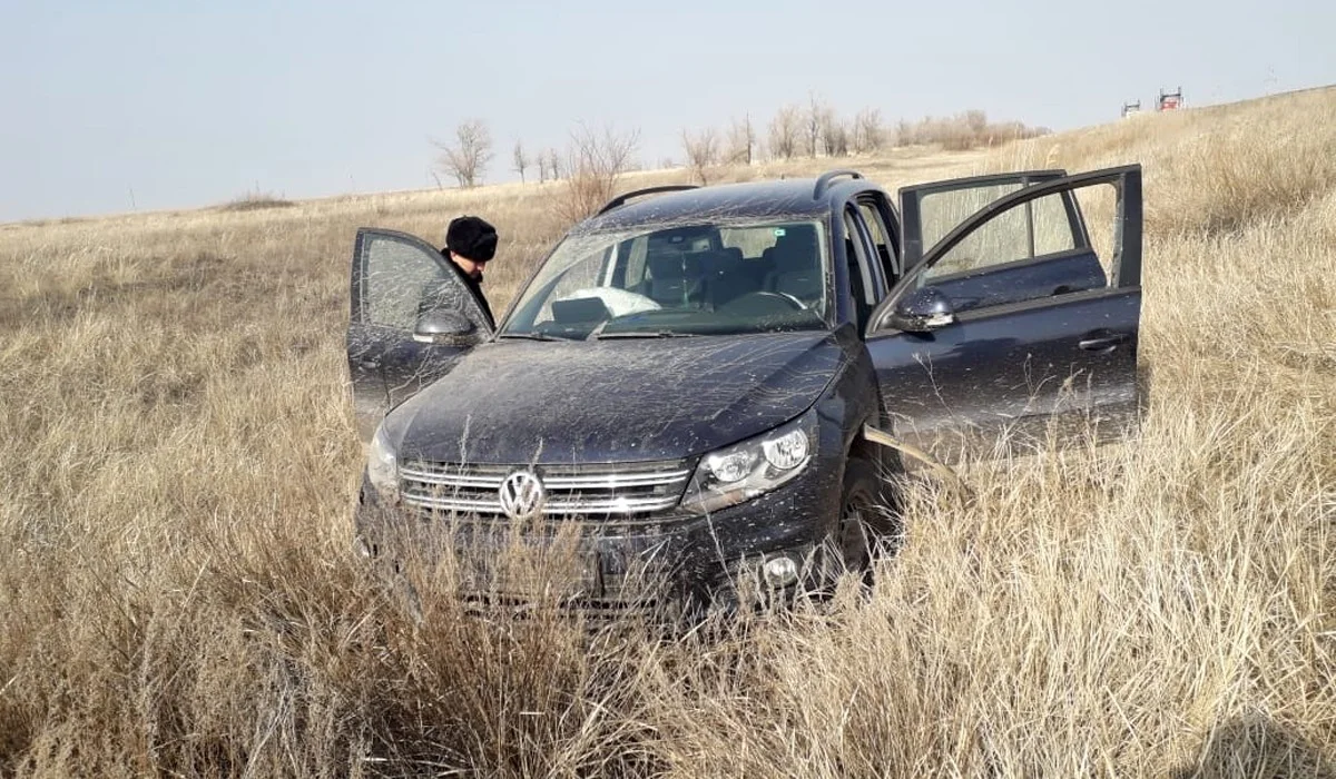 Угонщик опрокинул автомобиль во время погони в Уральске