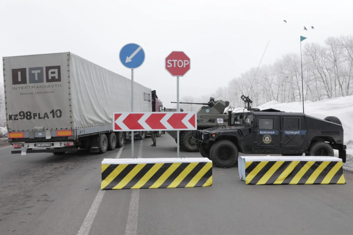 С полуночи в карантинных городах будут максимально ограничены въезды и выезды