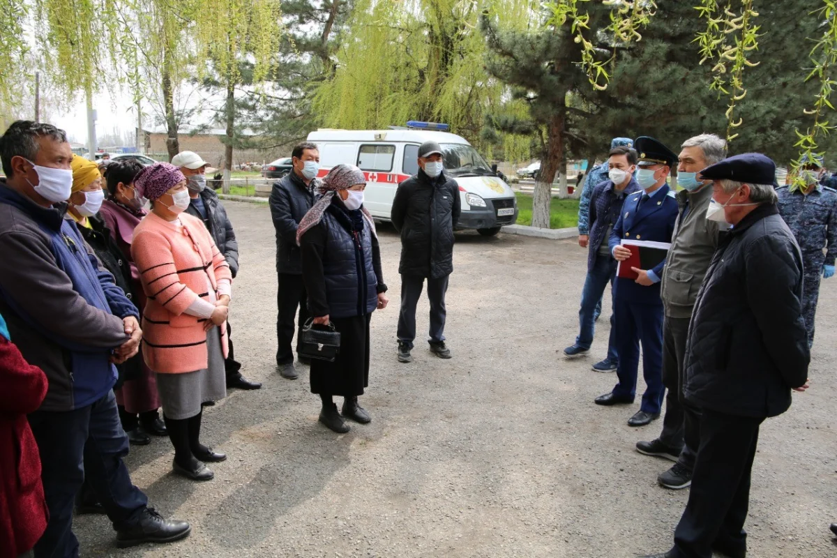 Бердибек Сапарбаев посетил родственников задержанных жителей Кордайского района