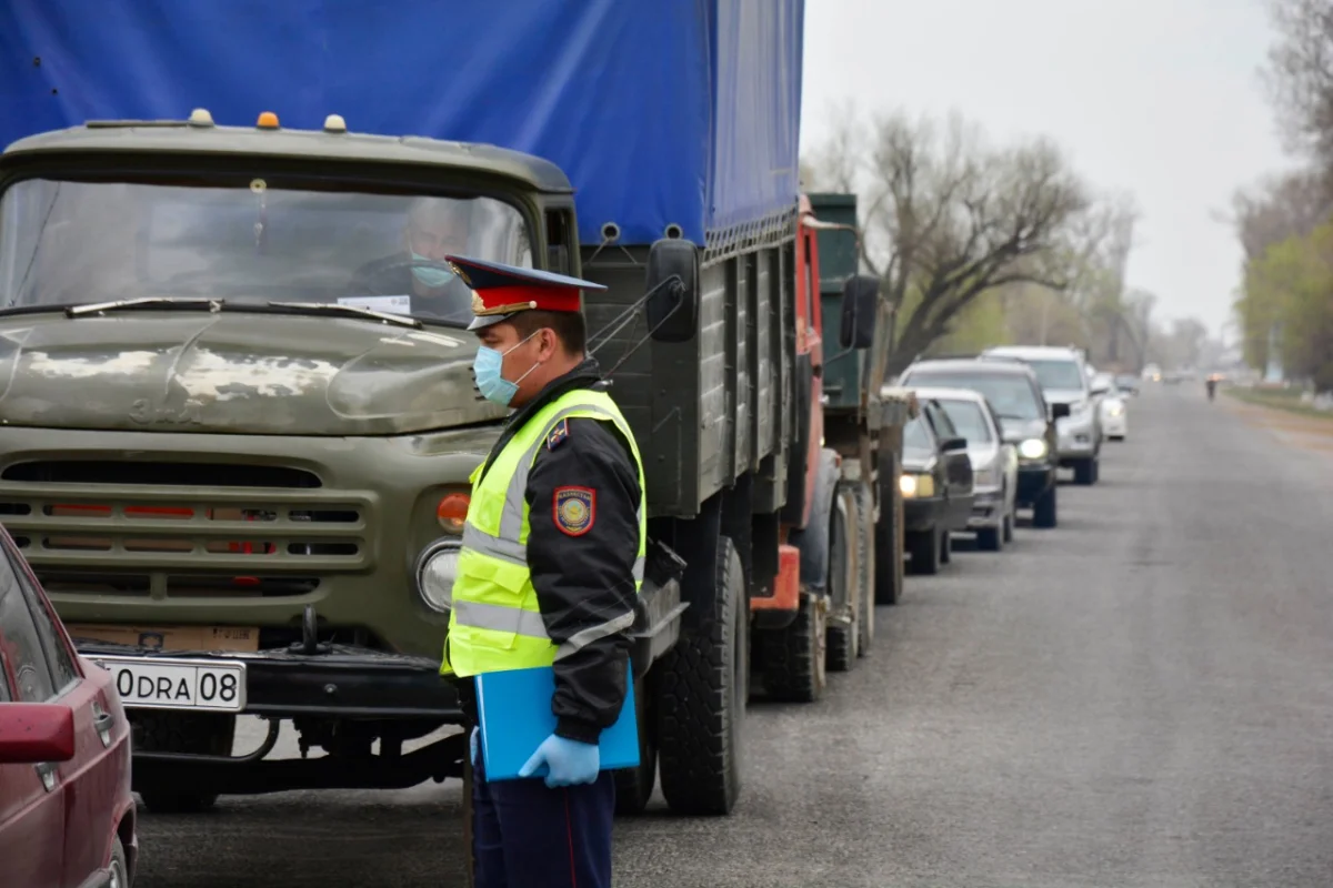 Таразец ударил полицейского на блокпосту