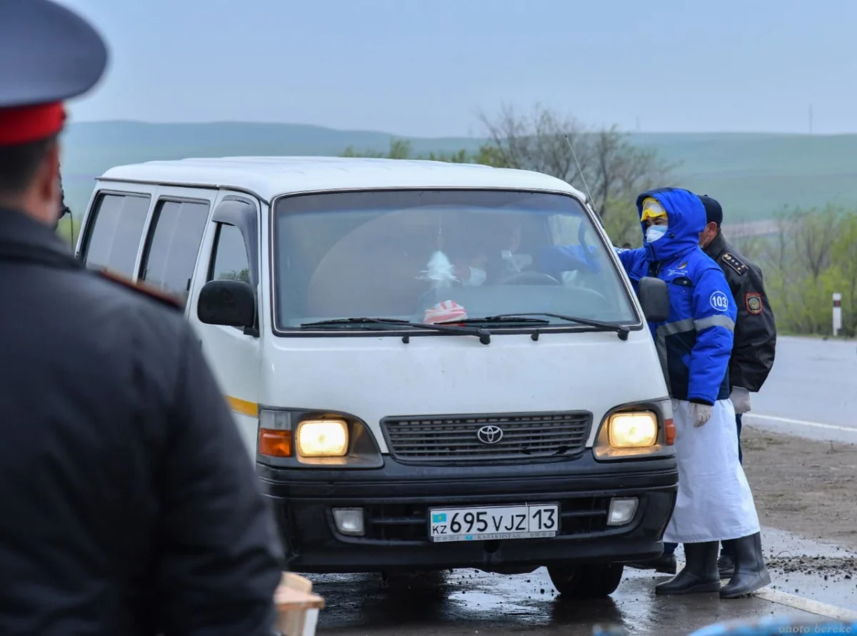 Шымкентские полицейские за взятки пропускали через блокпосты