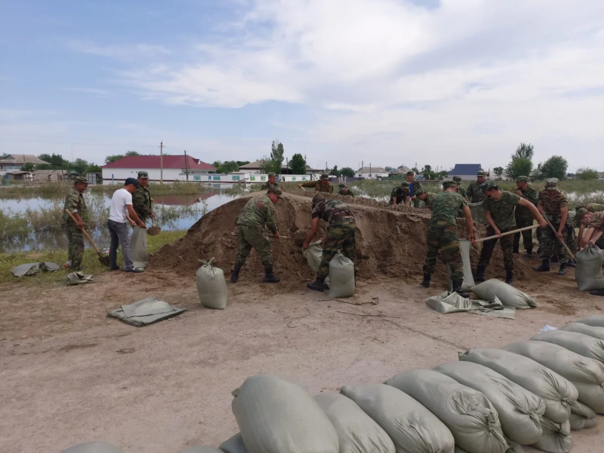 Временные дамбы построили в подтопленных селах Туркестанской области