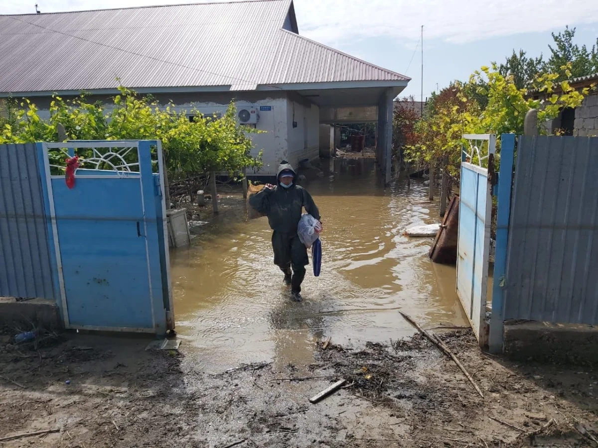 Воду откачали из более половины подтопленных домов в Мактааральском районе