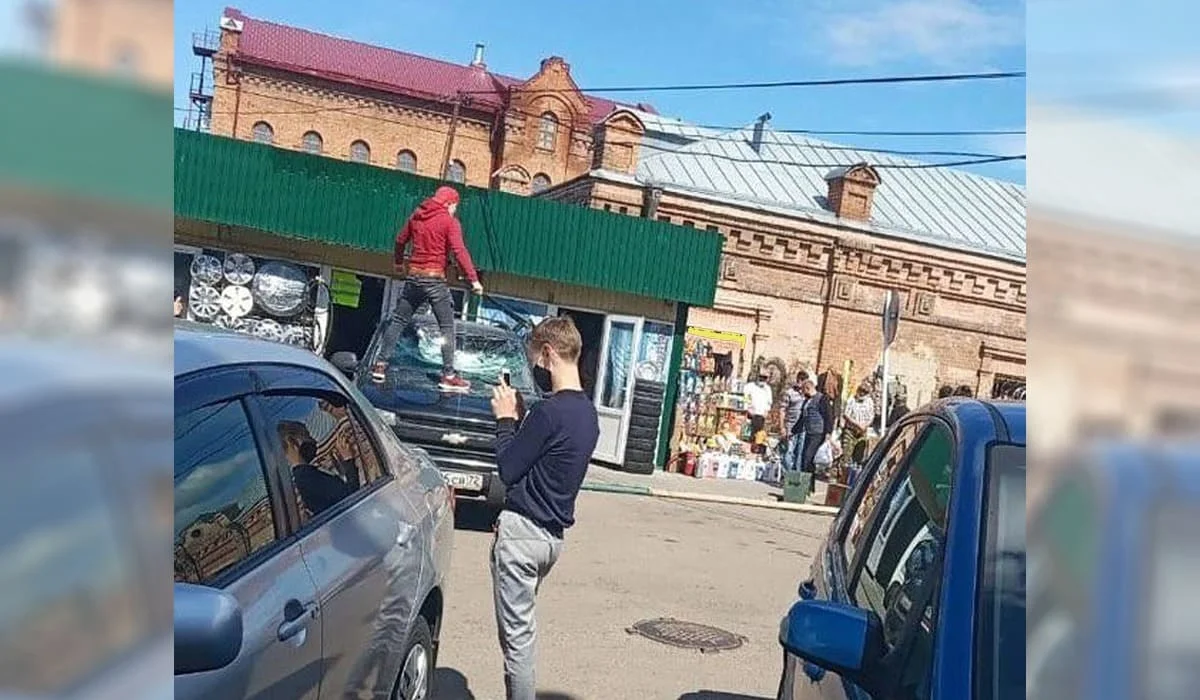 Разбивает лобовое стекло авто: пранкера арестовали в Петропавловске