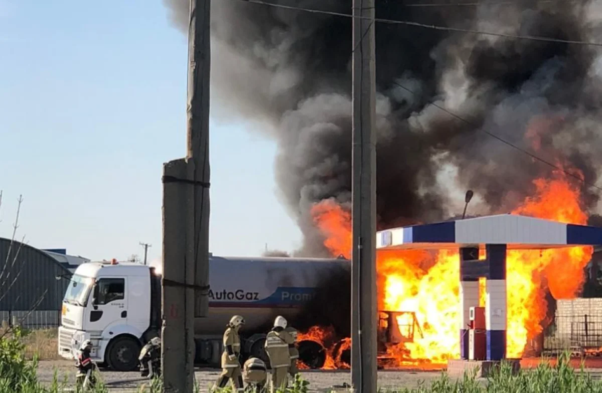 Пожар на газозаправке в Атырау: один из пострадавших скончался