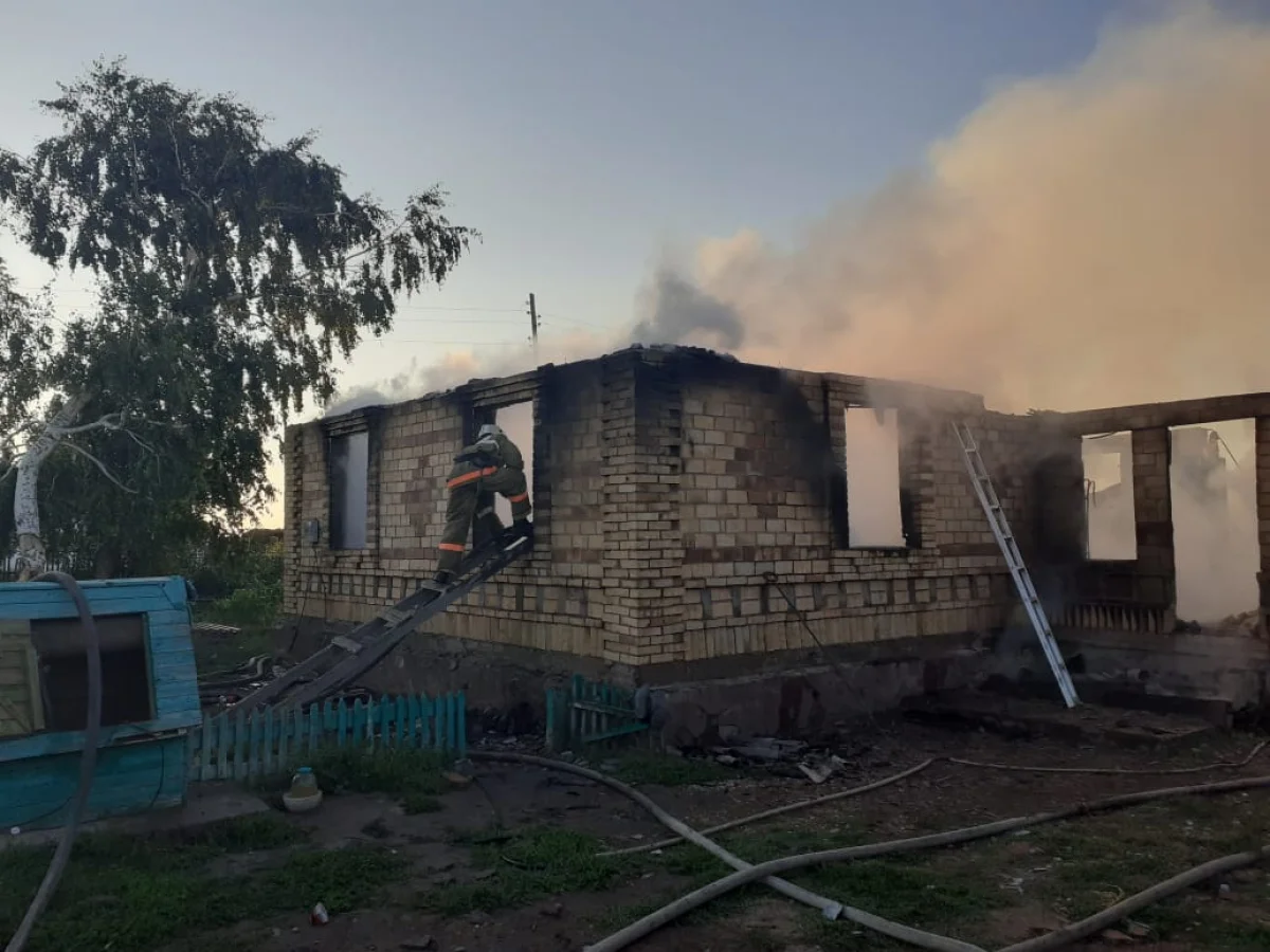 Трое детей погибли при пожаре в Акмолинской области