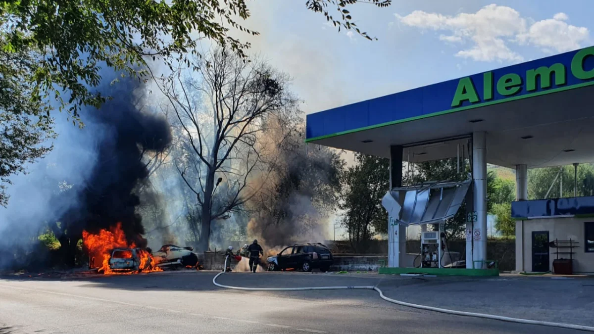 ​​​​​​Два автомобиля взорвались на АЗС в Алматинской области