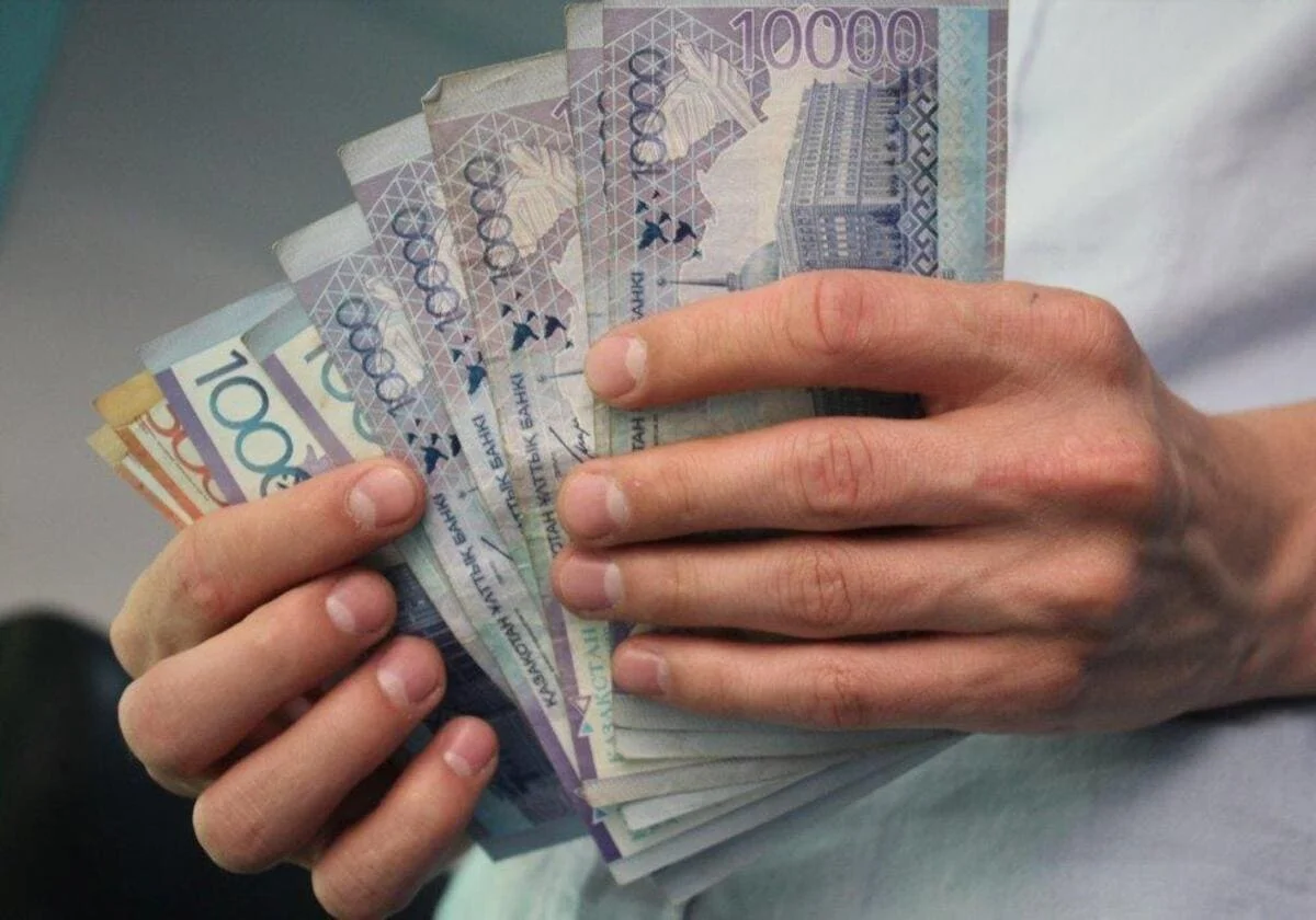 Влюбленная пара зарабатывала тем, что оформляла онлайн-кредиты на казахстанцев