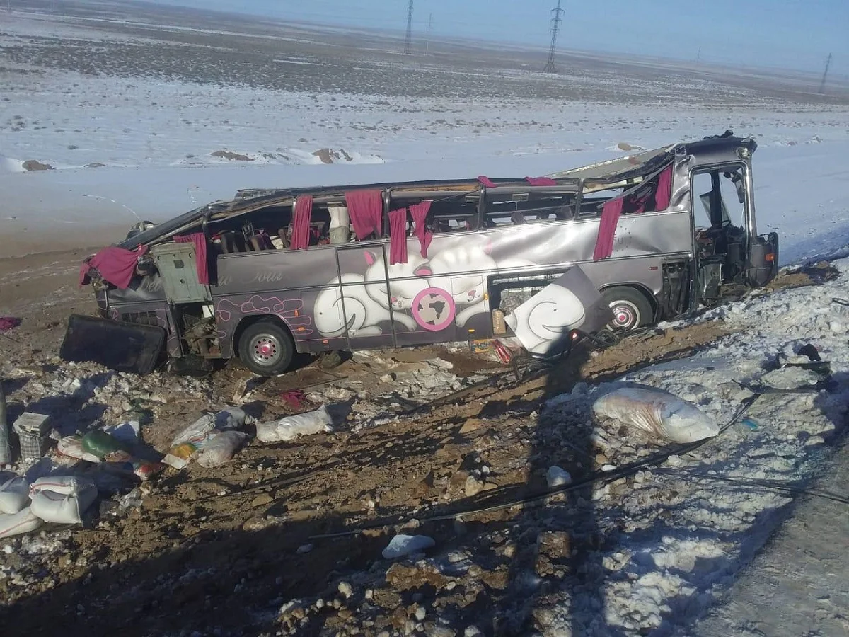 В перевернувшемся в Карагандинской области автобусе было вдвое больше пассажиров