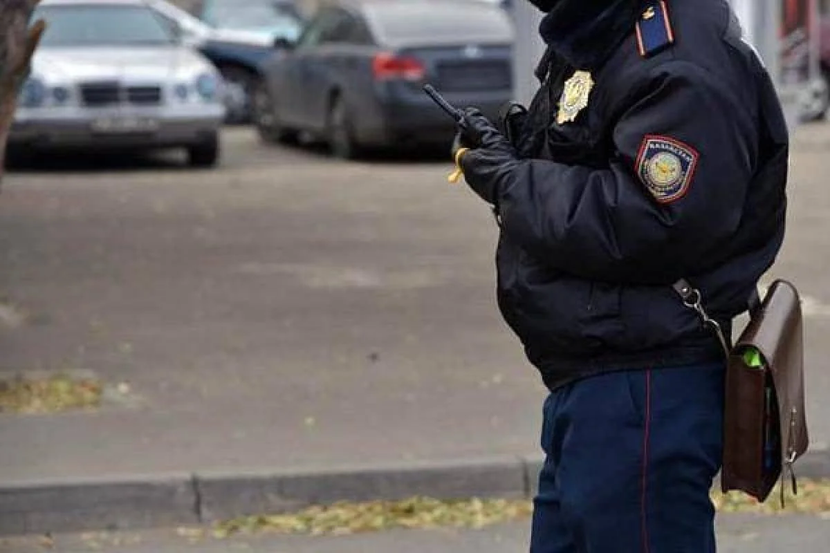 Полицейские забрали мобильный телефон погибшего в аварии водителя в Жезказгане