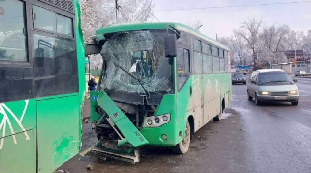 Десятки человек пострадали в ДТП с автобусами в Алматы