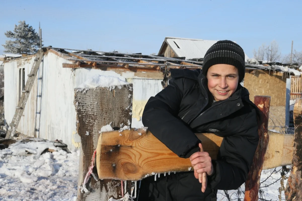 «Они плакали и били кулаками по стеклу»: 11-летний мальчик рассказал, как спас четверых детей