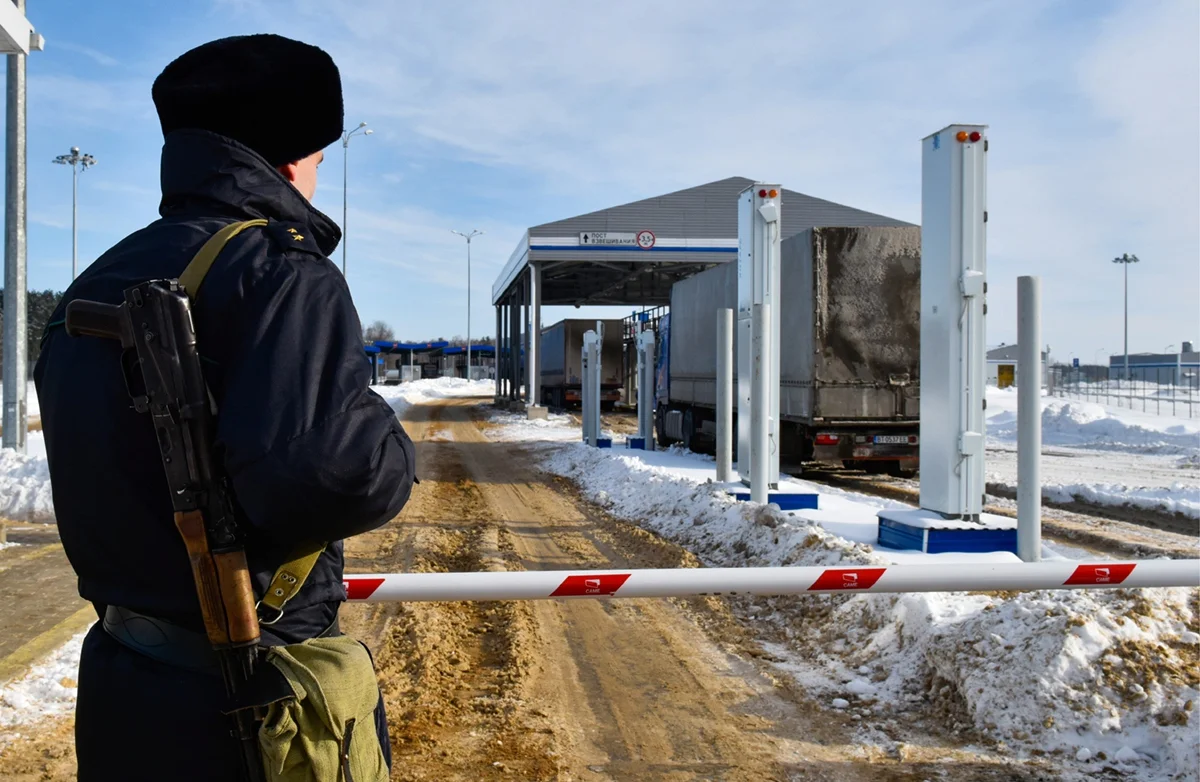 При въезде в Россию казахстанцам придется сдавать отпечатки пальцев