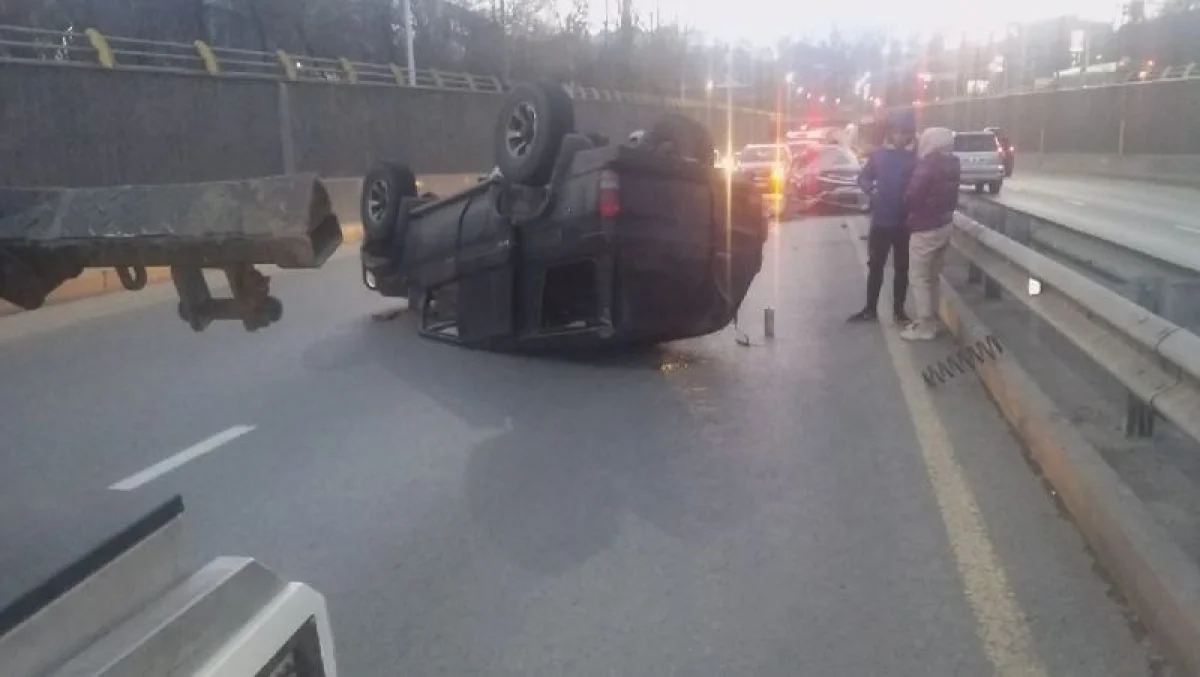 Видео: Toyota Land Cruiser Prado опрокинулся в Алматы