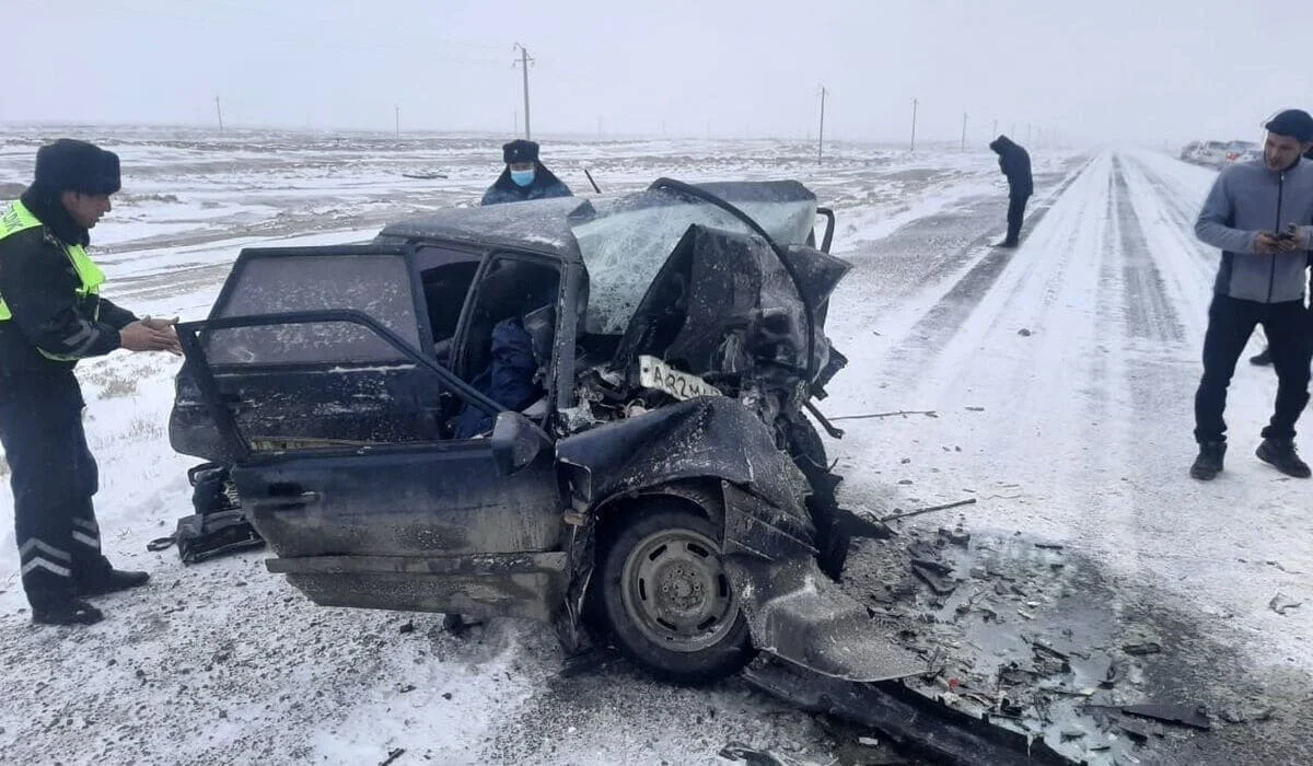 Страшное ДТП на заледенелой трассе: 5 человек погибли в Атырауской области