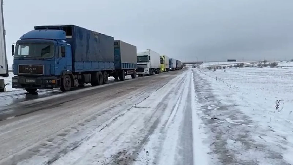 В шести областях Казахстана закрыты дороги из-за непогоды