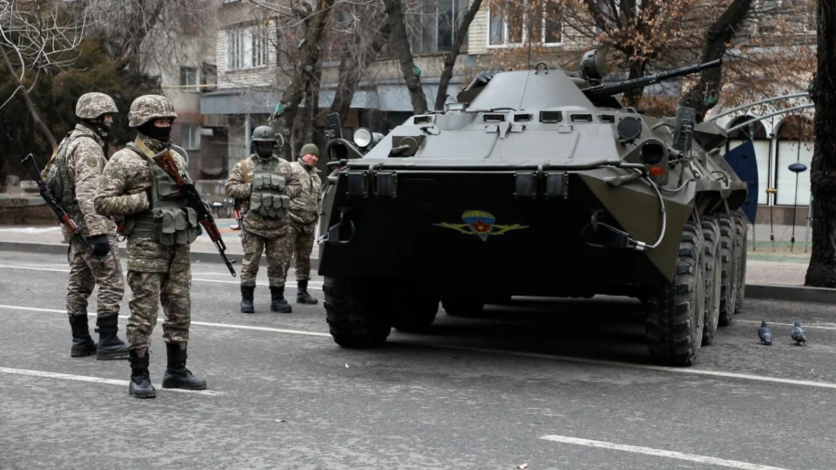 «Пересмотреть программы по боевой и служебной подготовке»: Тургумбаев представил план действий