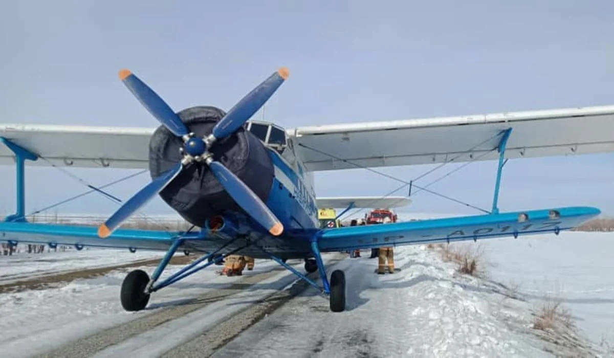 Самолет загорелся при посадке рядом с Аральском