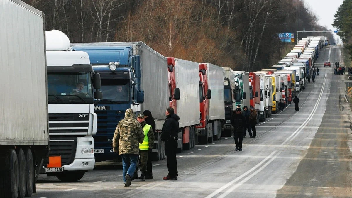 Сколько казахстанских дальнобойщиков все еще остаются в Украине