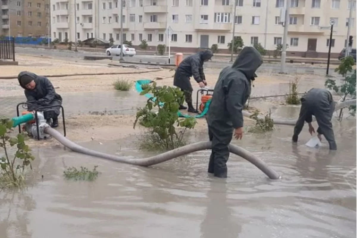 Из-за обильных дождей затопило улицы и дома в двух городах и четырех селах Мангистау