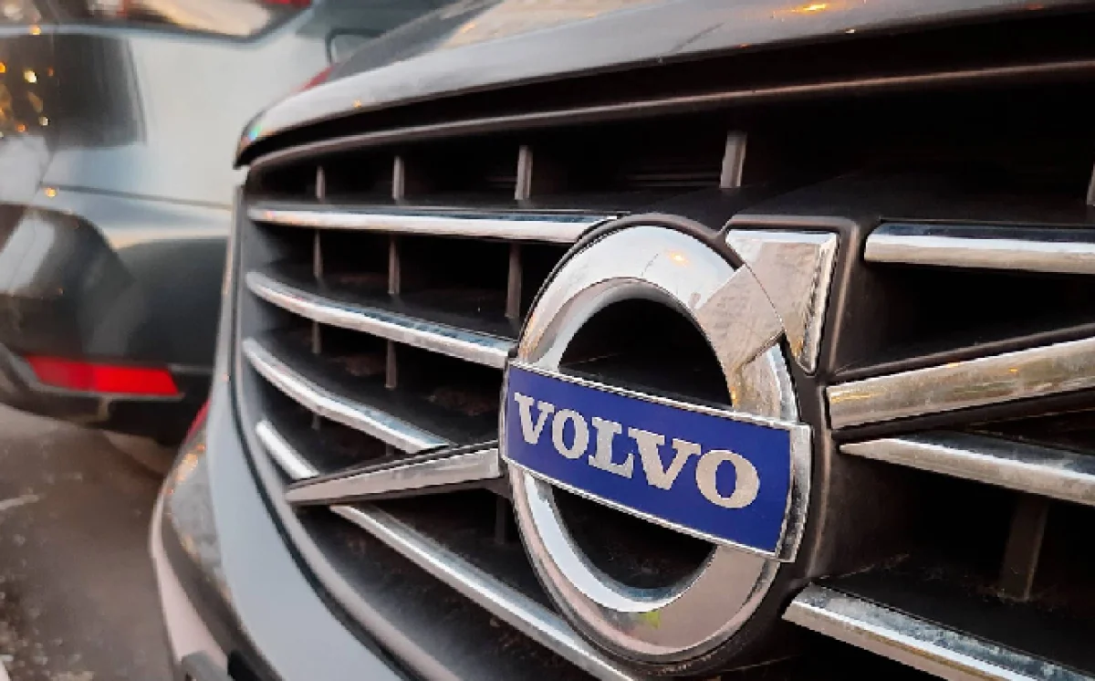 Около 100 неоплаченных штрафов числились за водителем «Volvo» в Нур-Султане