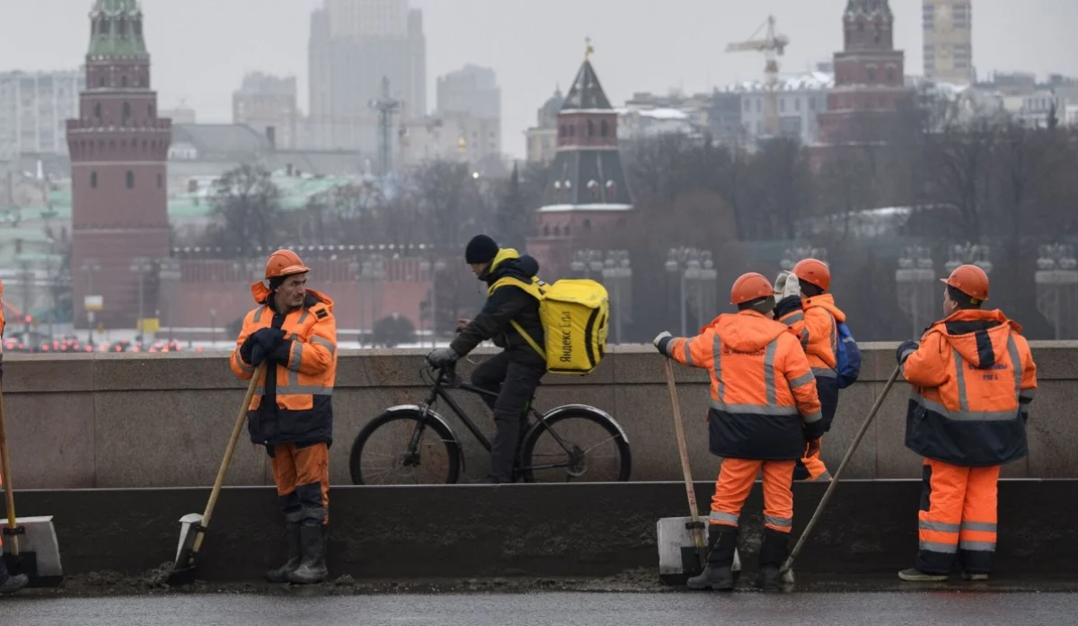 Сколько казахстанцев поехали на заработки в Россию после начала войны