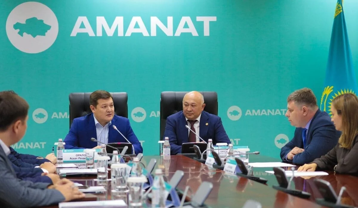 Партия «AMANAT» и Казахстанская федерация футбола будут совместно развивать массовый спорт