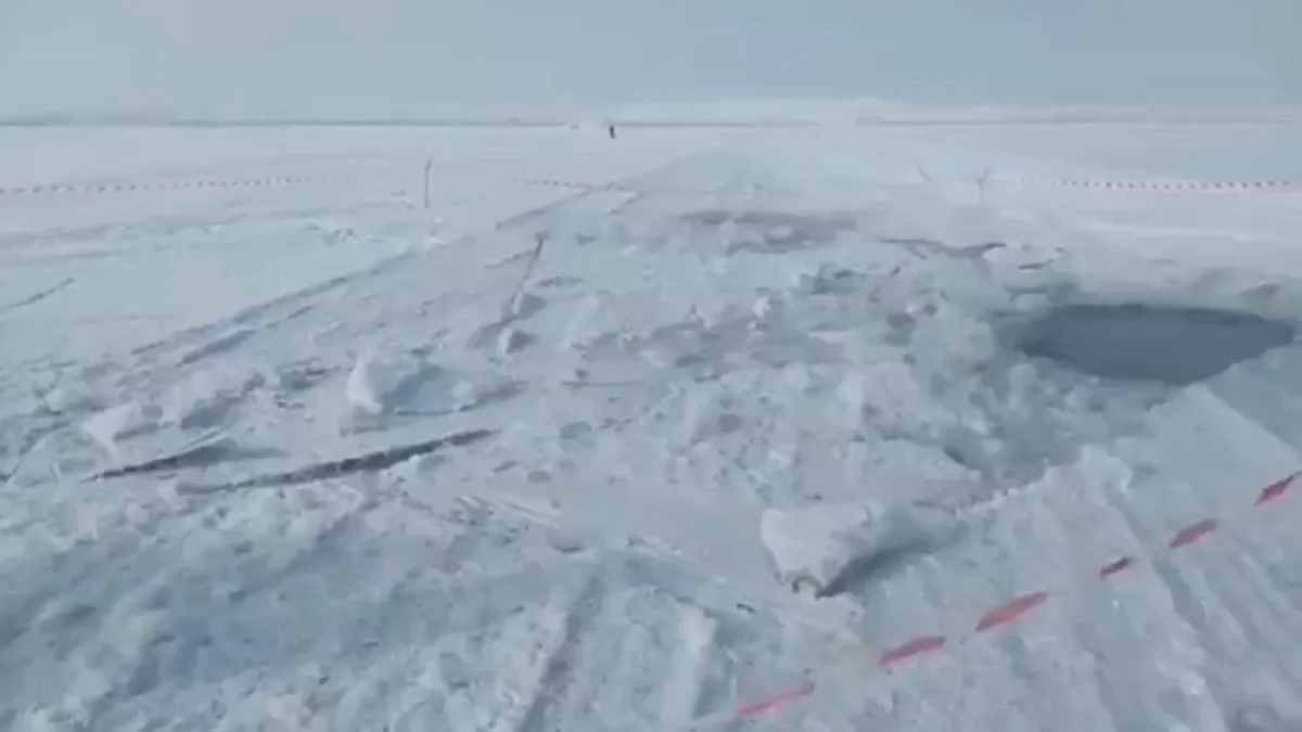 Водолазы ищут тело погибшей и автомобиль, ушедший под воду в ВКО