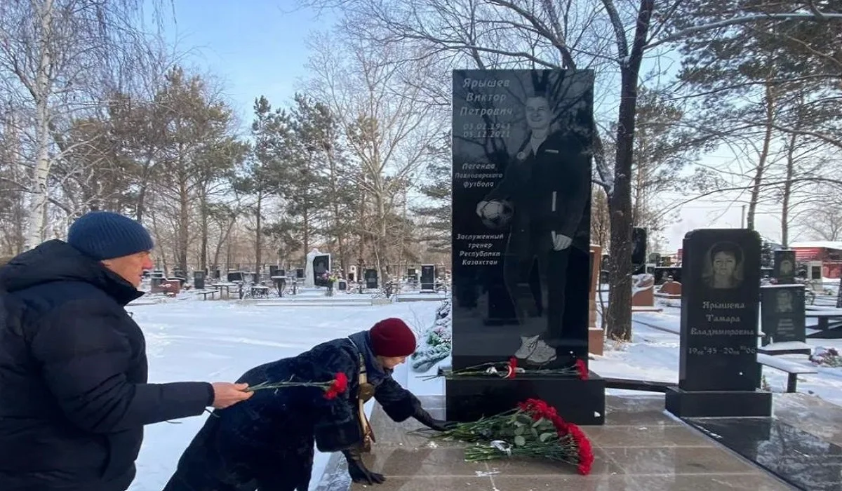 Памятник футбольному тренеру Виктору Ярышеву установили в Павлодаре