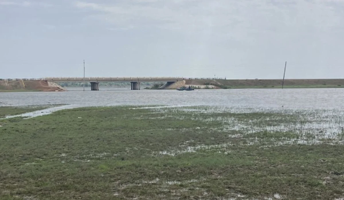 Ребенок утонул, упав в воду с лошади в Атырауской области