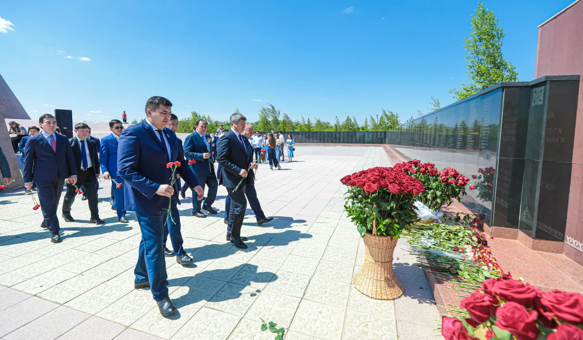 Аманатовцы почтили память жертв политических репрессий и голода