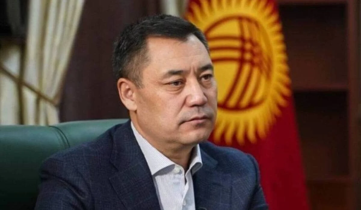 Президент Кыргызстана стал свидетелем массовых беспорядков. Видео
