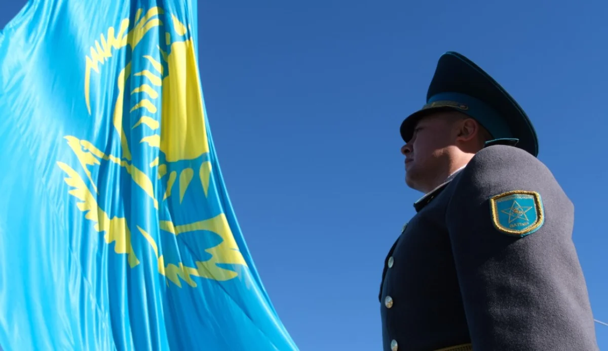 В честь Дня Республики в Алматы состоялась церемония поднятия государственного флага