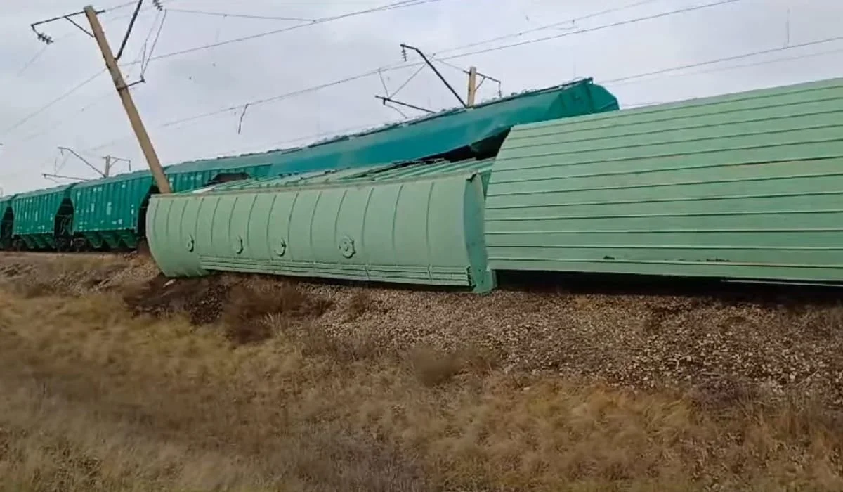 Грузовые вагоны сошли с рельсов в Акмолинской области