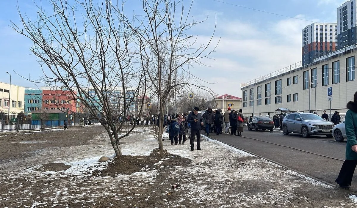 Алматинцы, ощутив подземные толчки, выбежали на улицы города