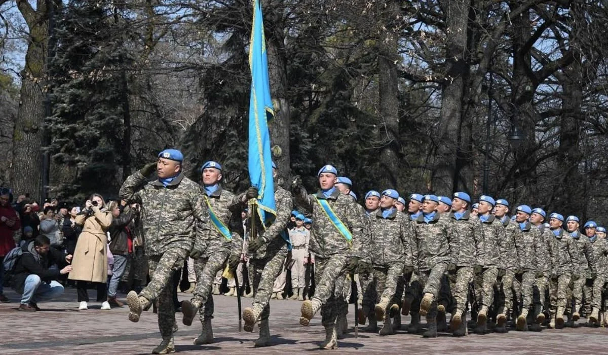 Как в Алматы проводили казахстанских военнослужащих на Голанские высоты. Фото