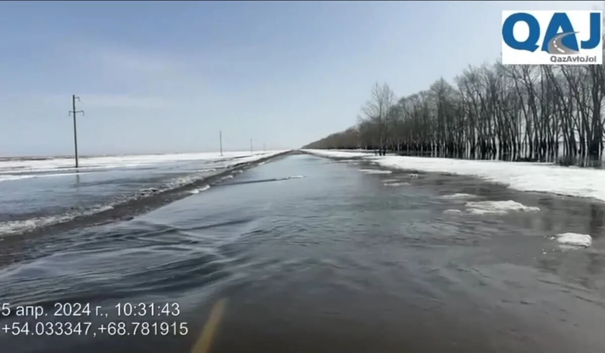 Движение для транспорта закрыли на трассах в 7 областях Казахстана