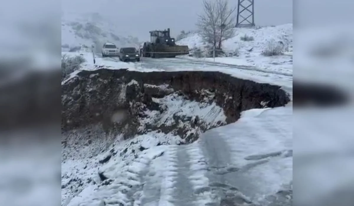 Часть дороги обвалилась в ВКО