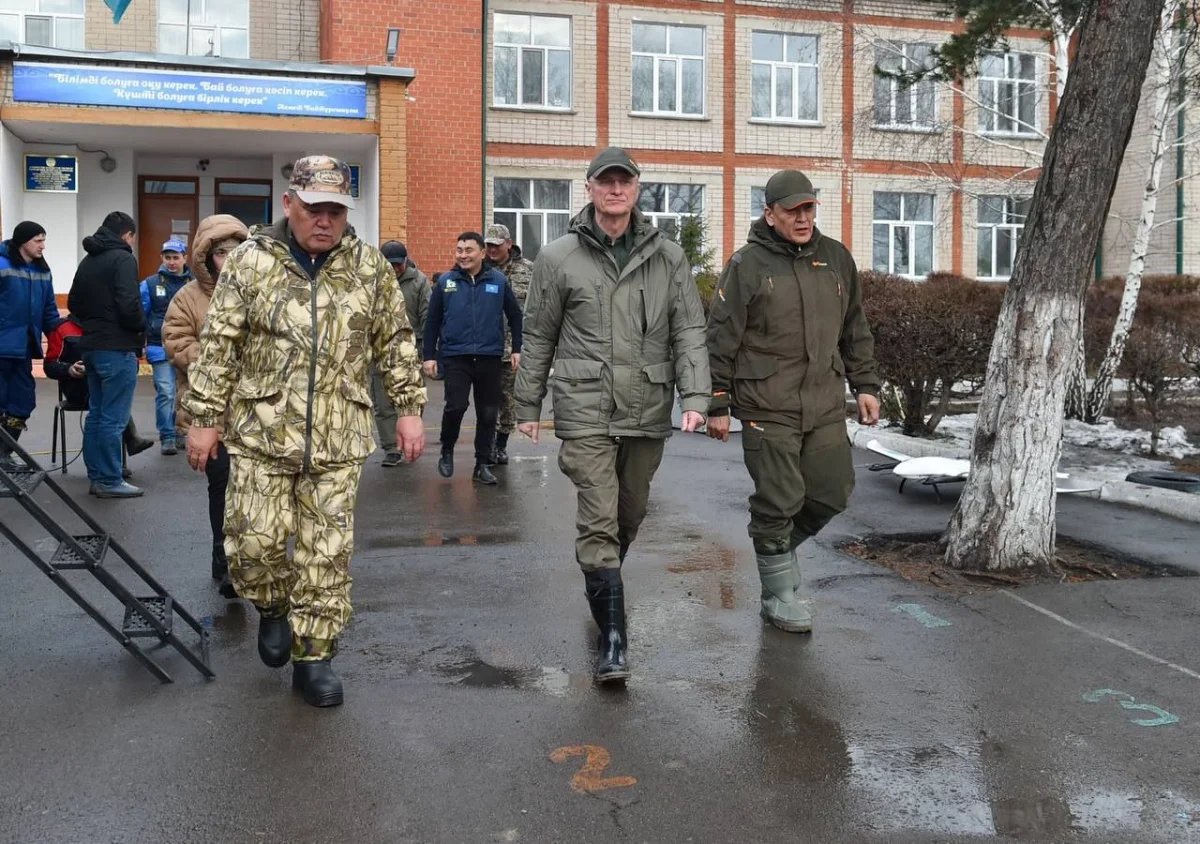 Людей в Петропавловске решили принудительно выселять из затопленных микрорайонов