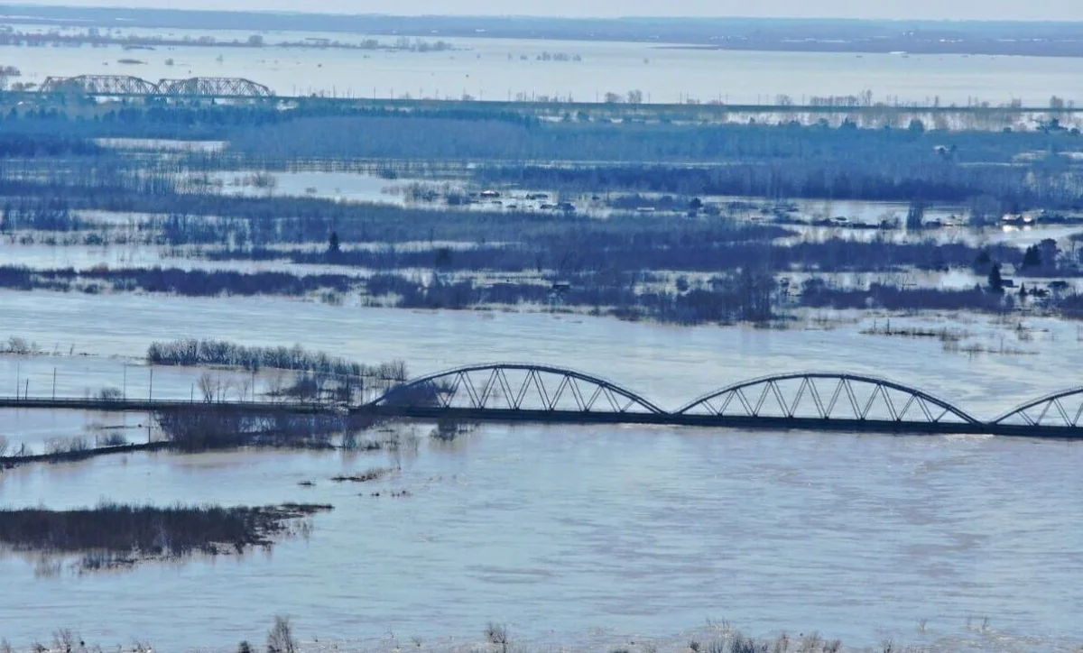 Откачку талой воды начали в Петропавловске