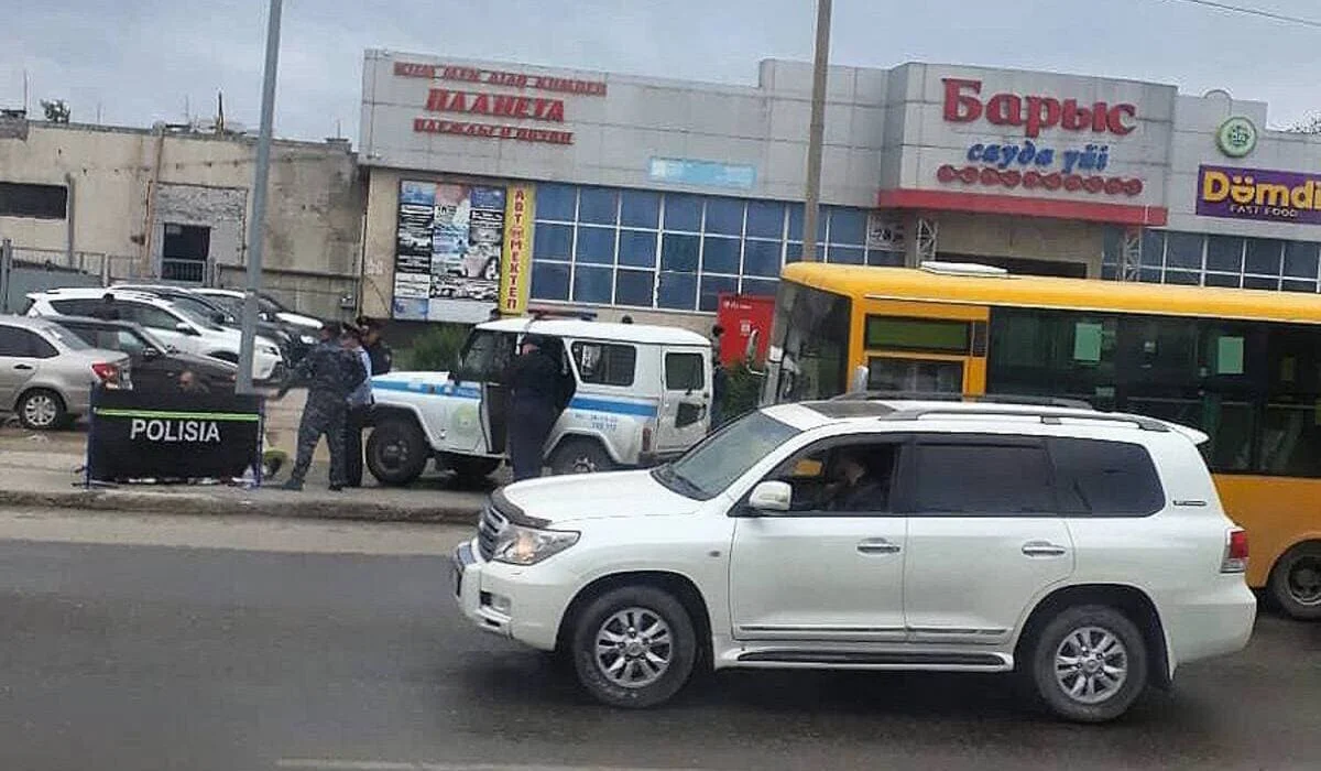 Тело мужчины обнаружили около торгового дома в Семее