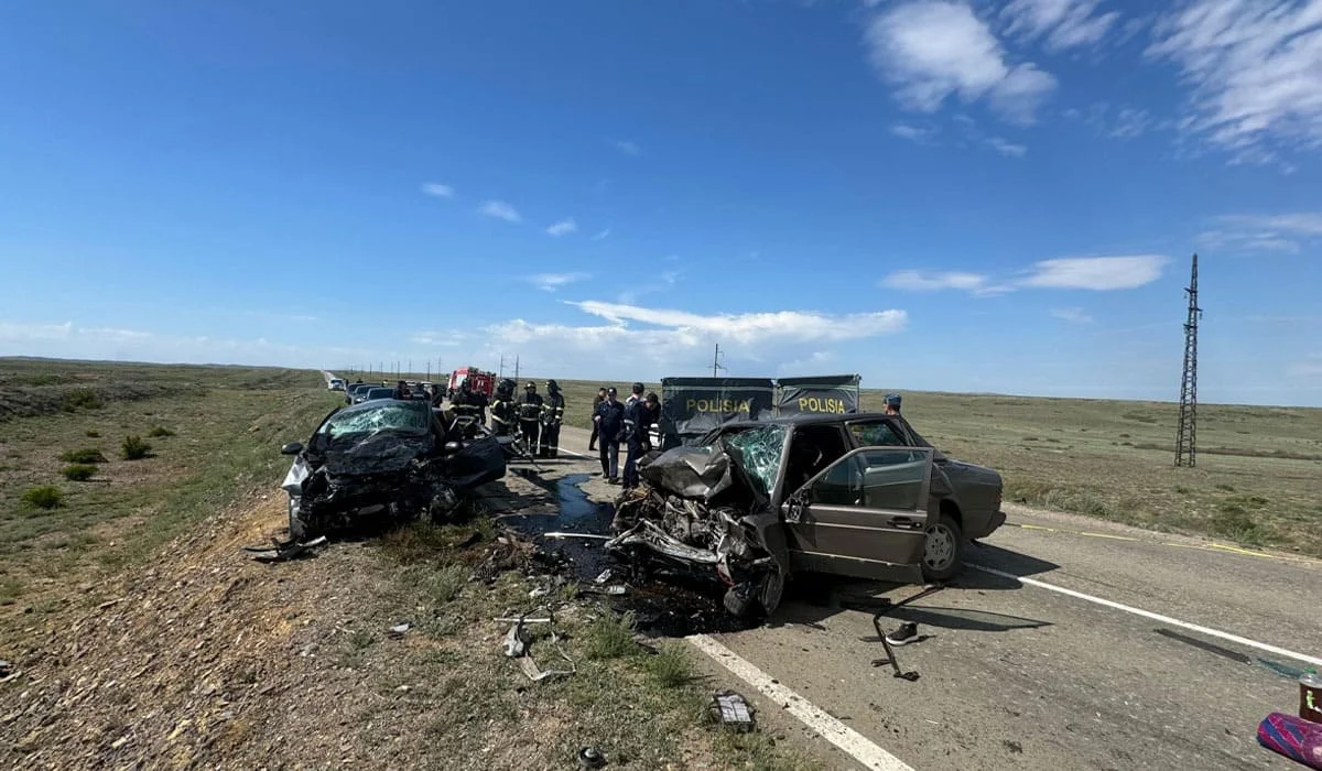 Жуткое ДТП в Улытауской области: пять человек погибли, четверо госпитализированы