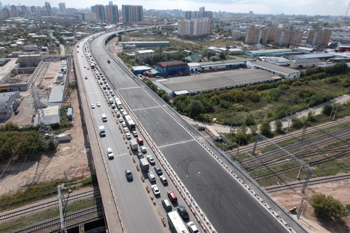 Движение по «Горбатому» мосту открыли в Астане