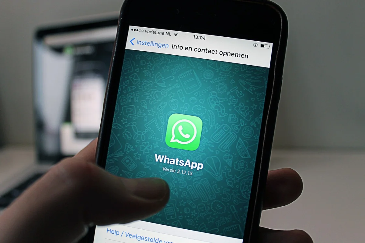 Актюбинка потеряла 3,6 млн тенге после звонка через WhatsApp