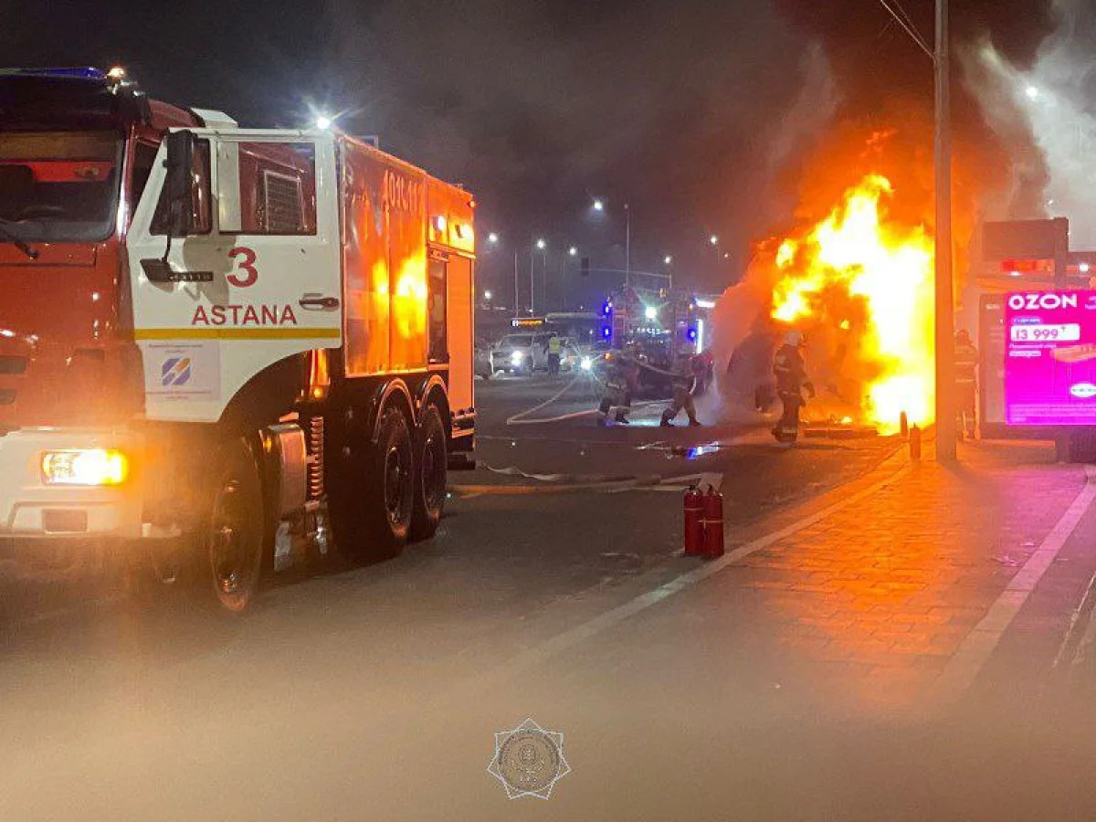 Автобус вспыхнул в центре Астаны