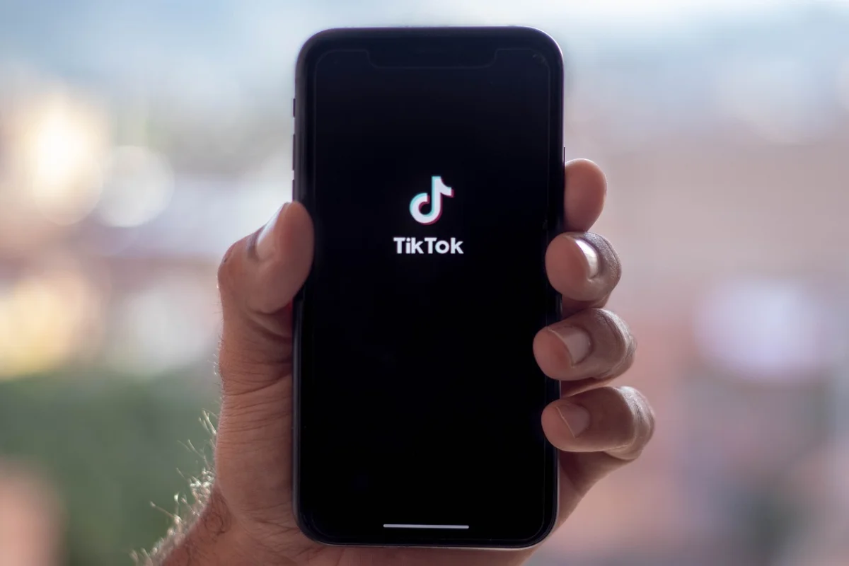 Мозг человека «гниет» из-за рилсов и TikTok – ученые